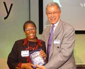 mia_morris_receiving_award